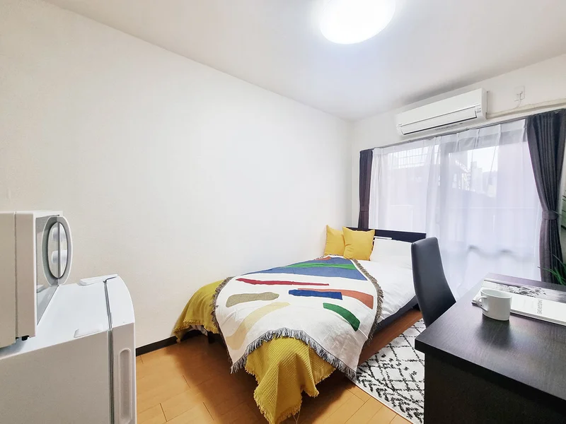 写真はお部屋のイメージです。ラグなどの室内装飾はございません。