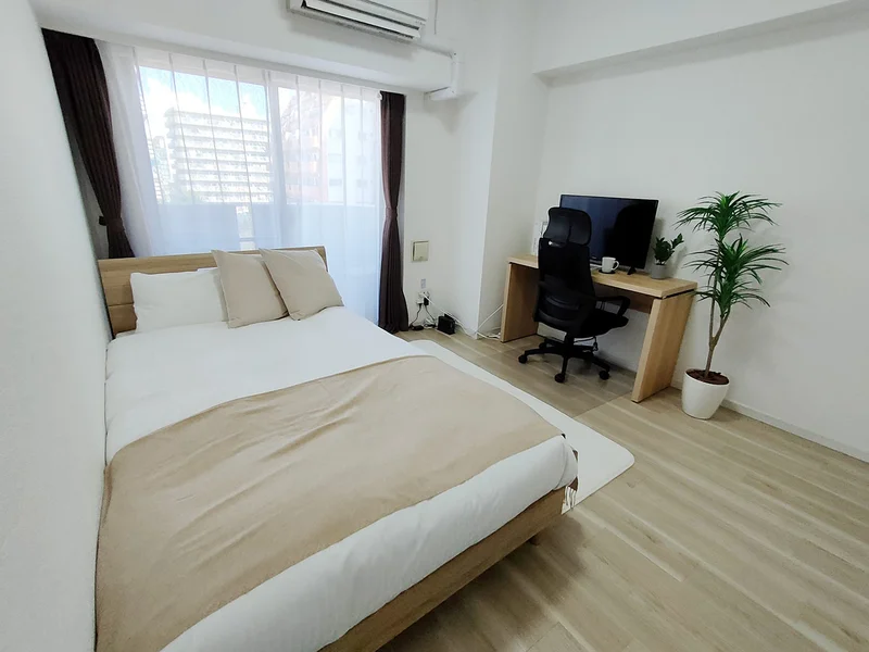 写真はお部屋のイメージです。ラグなどの室内装飾はございません。