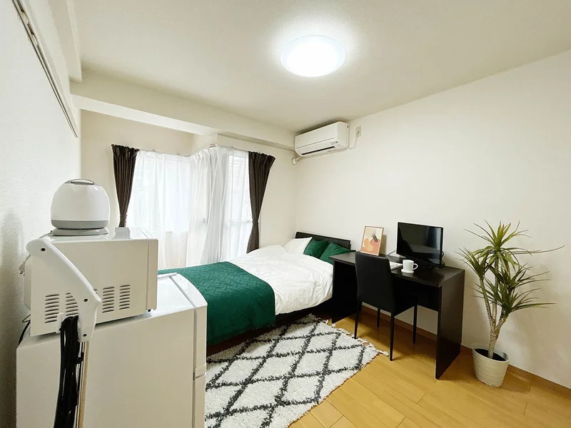 写真はお部屋のイメージです。ラグなどの室内装飾はございません。