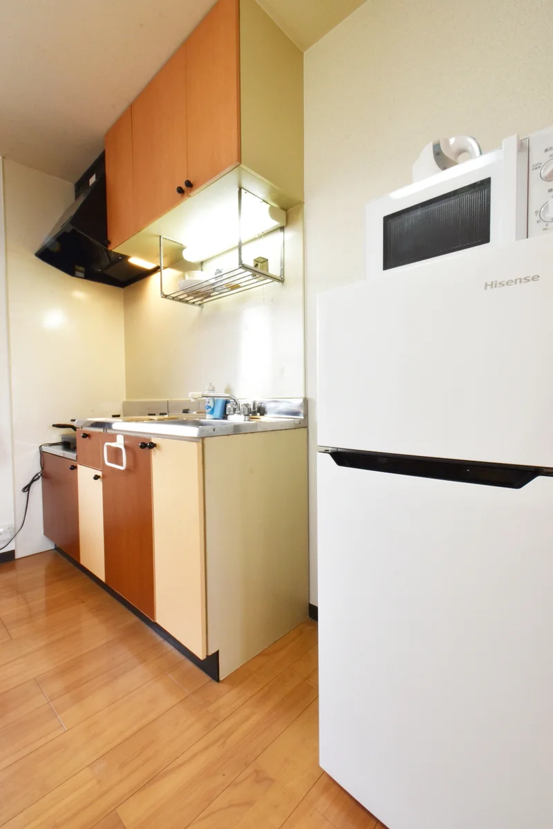 家具家電付きで充実のお部屋！　ビジネスホテルにはないラインナップで満足度も高めです♪