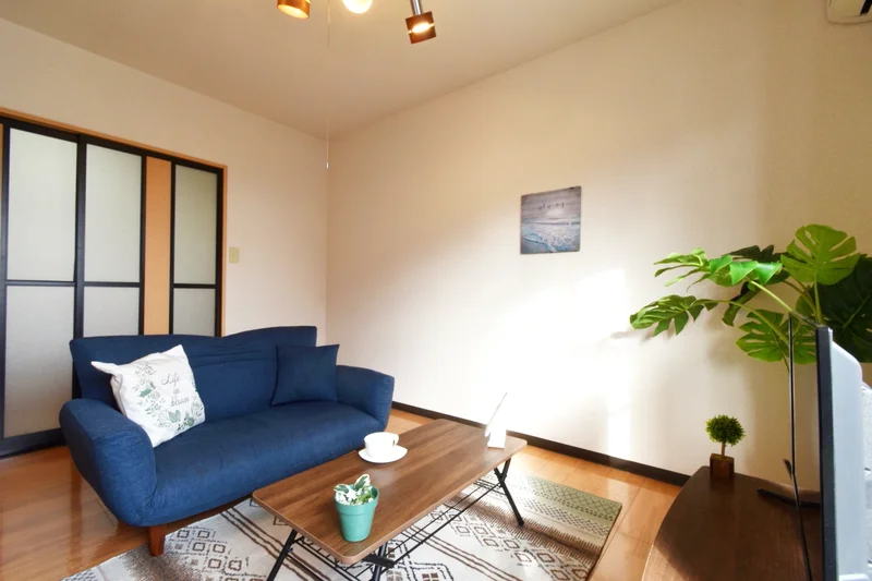 ソファ付き、家具家電付きマンスリーマンション！　広々と使える２DKのお部屋で　複数名での利用可能な物件です！