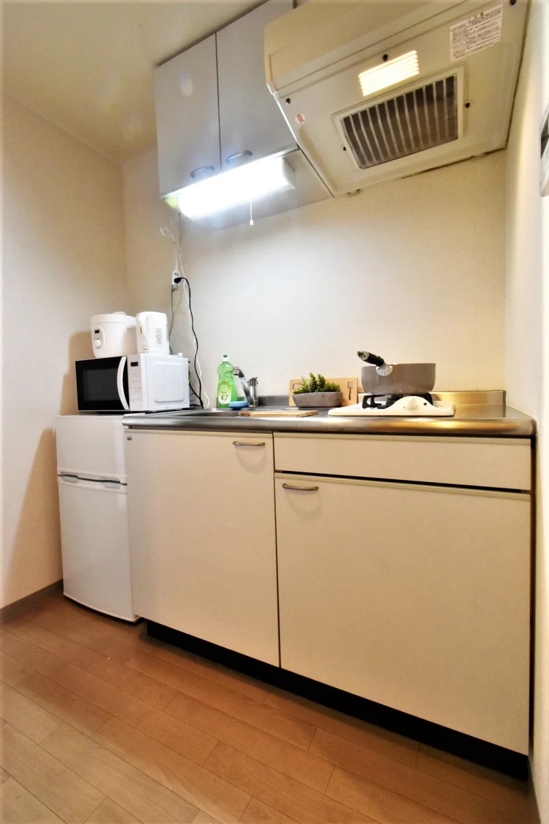 備品など充実！　調理器具や食器類などすべて標準品です。　自炊できて健康面にも考慮できます！