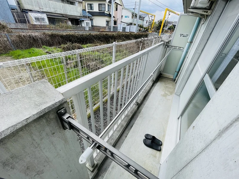 洗濯竿・スリッパ備え付☆入居中洗濯もできるので、コインランドリーに行かなくても大丈夫☆☆