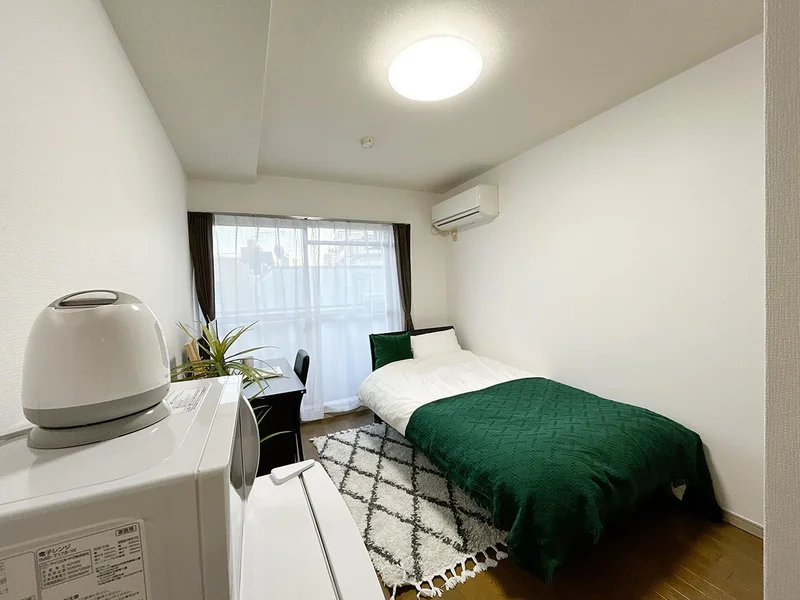 写真はお部屋のイメージです。ラグなどの室内装飾はございません。