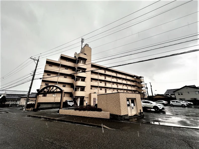 【外観画像】富山市ウィークリーマンションは長期滞在に適しており、キッチン備品や洗濯機などの設備が完備。ホテルよりも割安で、旅行、転勤や長期出張、一時的な滞在先にオススメです♪