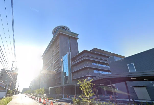 岐阜県庁まで車で5分、1.7km。