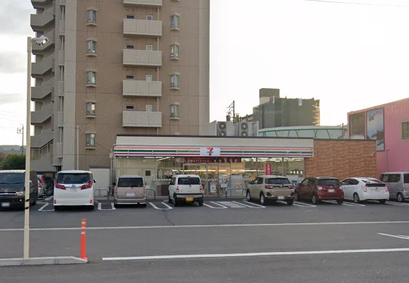 セブン-イレブン 岐阜市橋店まで徒歩13分、1.0km。