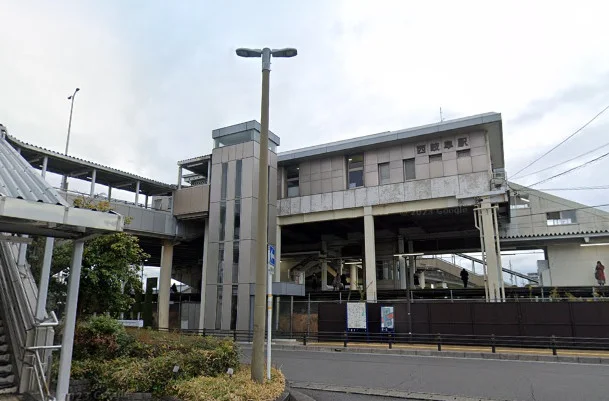 西岐阜駅まで徒歩8分、650m。