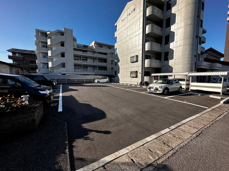 【敷地内駐車場】JR岐阜駅前ウィークリーマンションでは利便性が良い物件を揃えてます。JR岐阜駅前エリアに詳しくないお客様もご連絡頂ければ専門スタッフがしっかり物件選定を行います。お気軽にお問い合わせください★