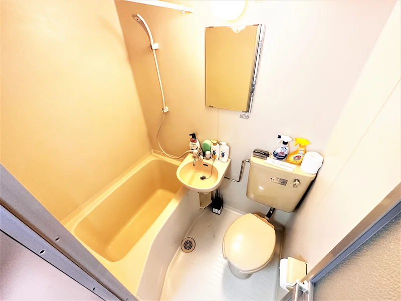 バスルーム画像です♪JR岐阜駅前ウィークリーマンションでは、お風呂用の椅子もあるのでごゆっくりと快適にご利用いただけます★