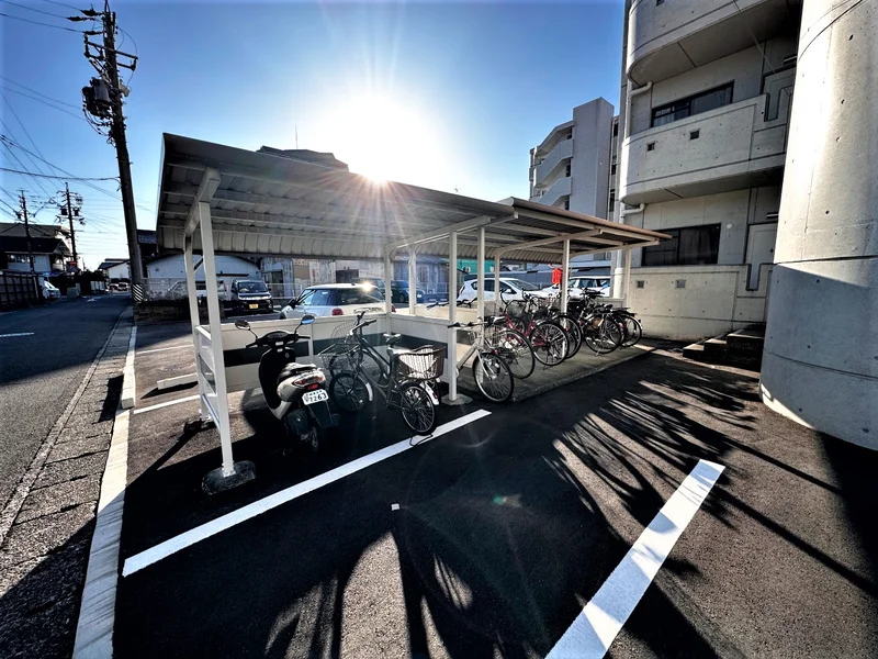 Kマンスリー岐阜駅南口前Ⅱ【禁煙・岐阜駅ウィークリーマンション・岐阜駅前マンスリーマンション】の駐輪場画像。