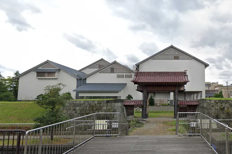 福井市立郷土歴史博物館まで徒歩16分、1.3kｍ。