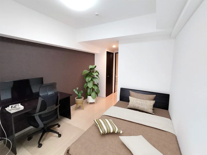 写真はお部屋のイメージです。ラグなどの室内装飾はございません。