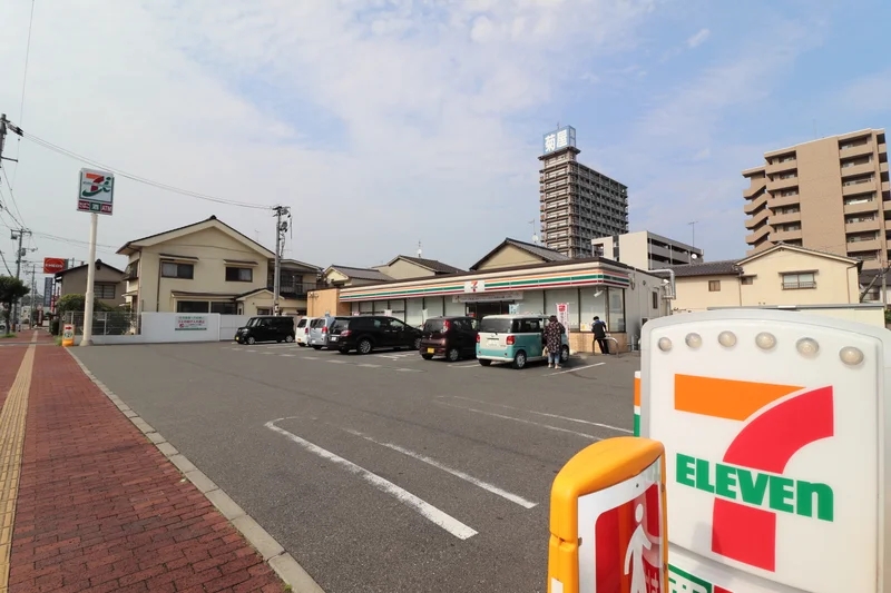 セブン-イレブン 福山東町３丁目店まで徒歩９分