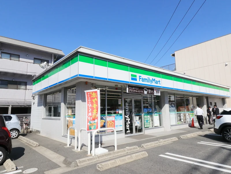 ファミリーマート 広島霞店まで徒歩２分