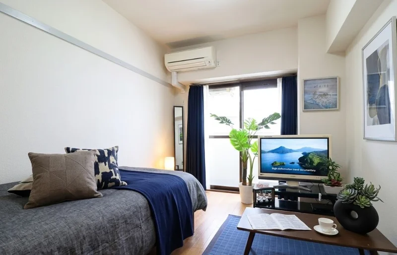 自宅のようにくつろげる空間★家具家電だけでなく、空気清浄機などの備品も多く取り揃えており、出張や観光様々な用途でお使いになるお客様に大変ご好評いただいております(＾＾)/♪※植木と額とクッションなどは写真用です。