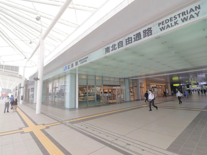 ekie広島駅（広島駅北側構内）＊ショッピングモール　徒歩8分