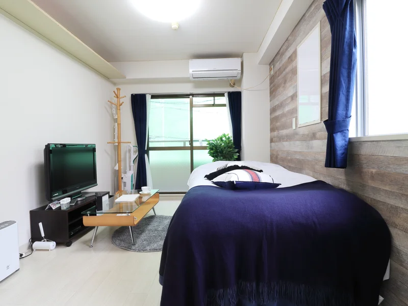 明るい玄関！WI-FI付！靴ベラやスリッパもご用意しておりますので是非ご活用ください♪