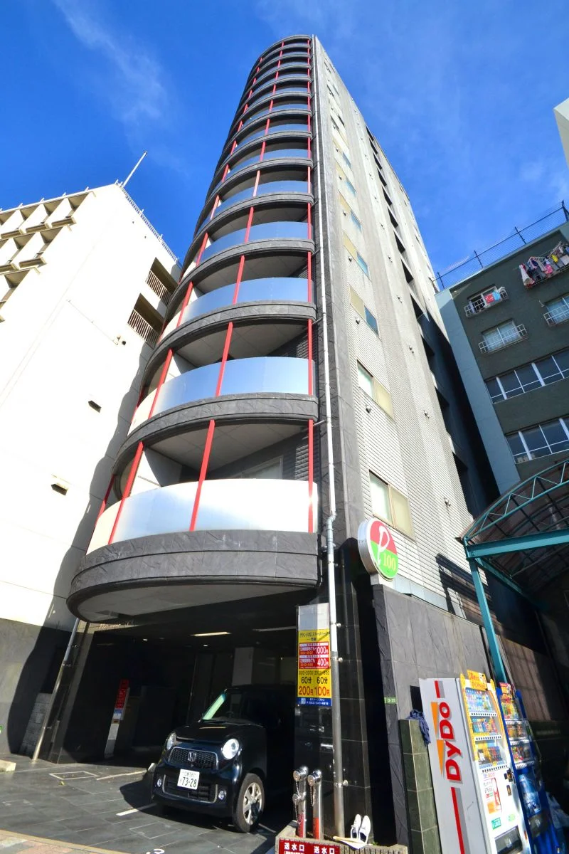 高層マンションの上階なので日当たりがとても良い！徒歩6分の場所にスーパー・薬局がございますので、ちょっと買い物に出るときには便利です。また、少し歩けば広島の中心地がございます！出張の方や観光の方にオススメです♪