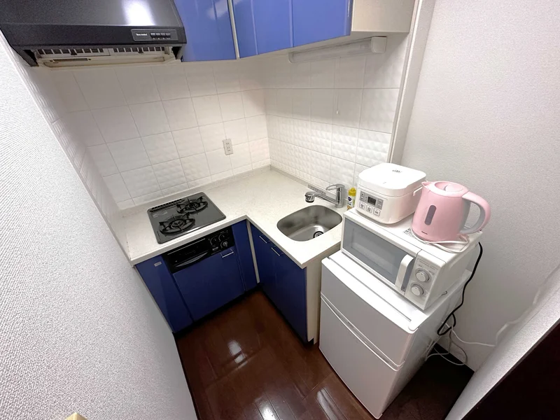 【キッチン画像】岡山イオンモール前（岡山駅東口前）ウィークリーマンションでは、冷蔵庫や電子レンジ・ケトル・炊飯器などもご用意しております(*'ω'*)