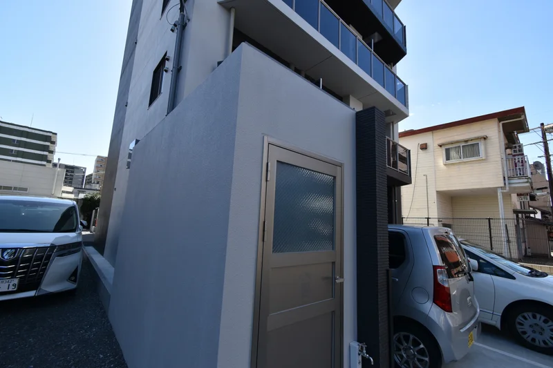 ゴミ箱敷地内有！　