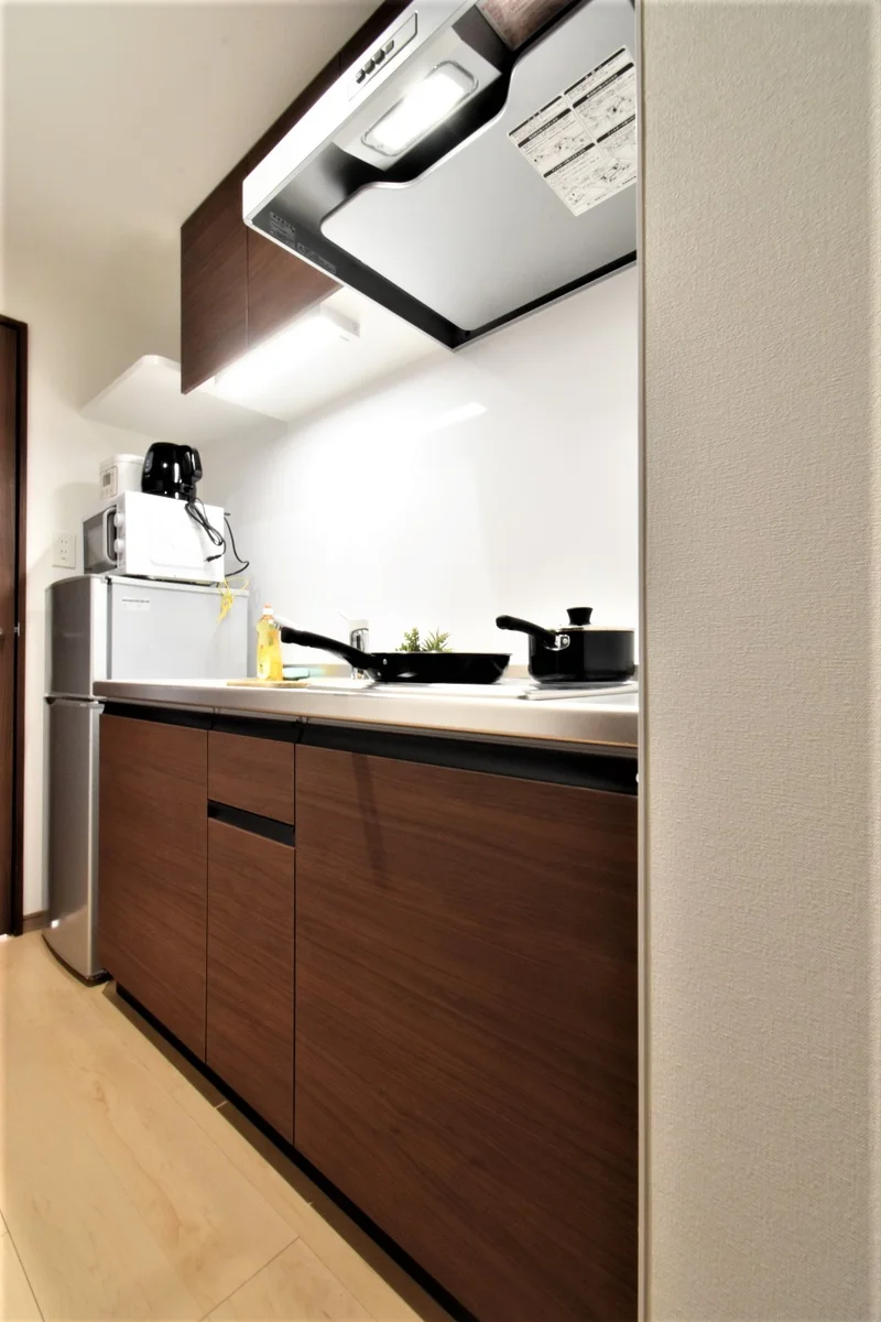 キッチン（食器類や洗剤も充実しており　冷蔵庫や電子レンジなど家電も豊富です！