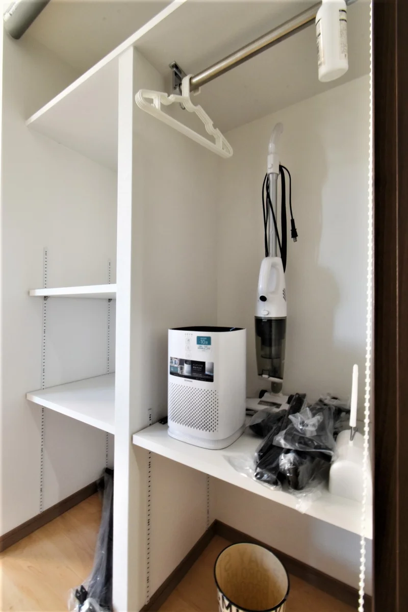 掃除機・空気清浄機・コロコロなどあり！　すべて標準品です。　収納スペースも是非ご活用ください！