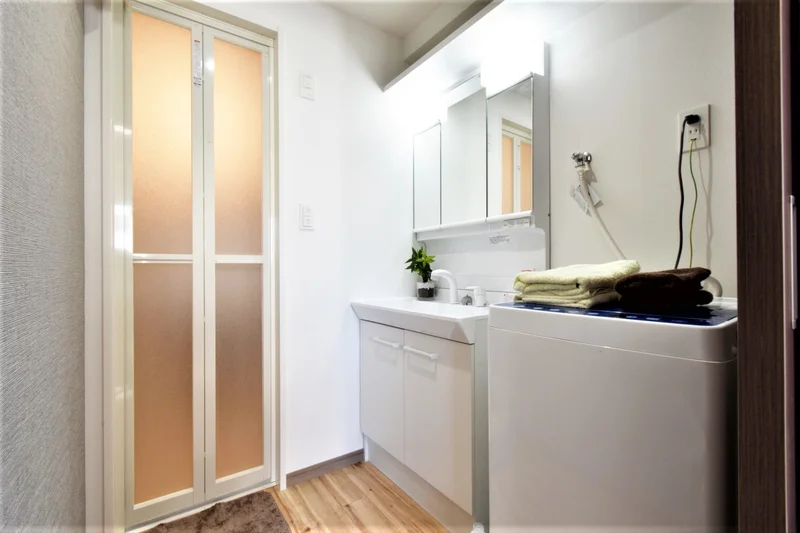 独立洗面台付きで朝支度やお風呂上りに便利！　女性におすすめの設備です♪