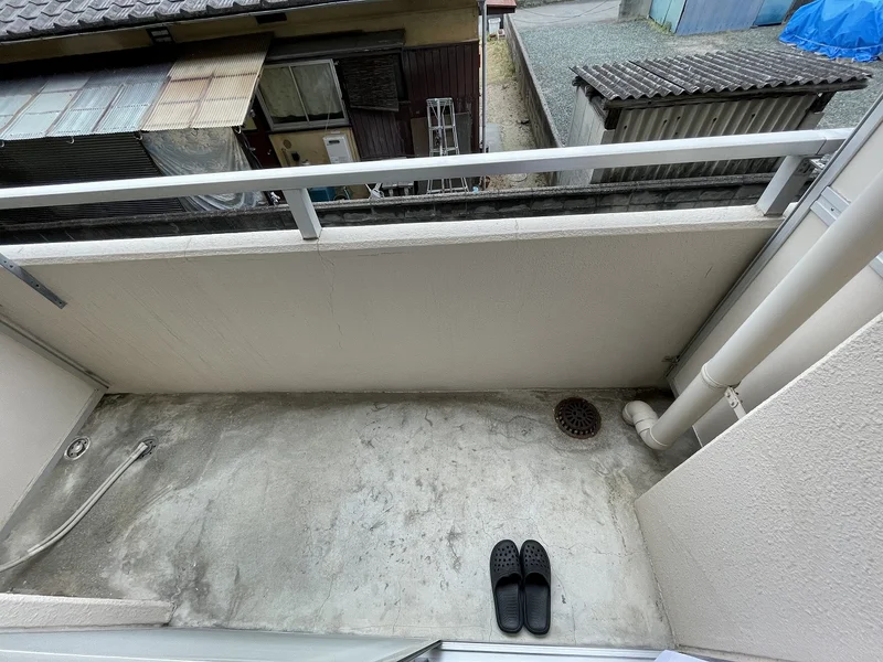 洗濯竿・スリッパ備え付☆入居中洗濯もできるので、コインランドリーに行かなくても大丈夫☆☆