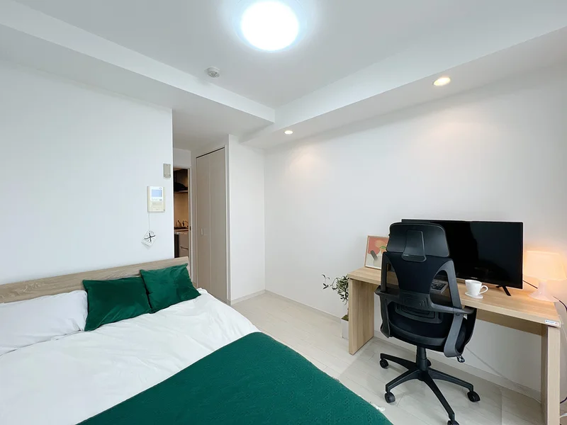 写真はお部屋のイメージです。ラグなどの室内装飾はございません。