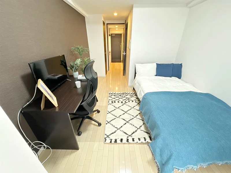 写真はお部屋のイメージです。ラグなどの室内装飾はございません。