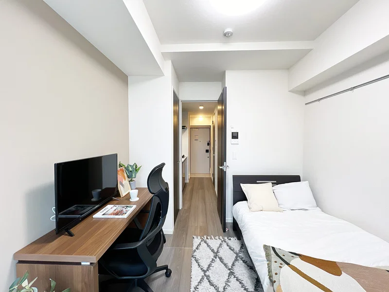 写真はお部屋のイメージです。ラグなどの室内装飾はございません。