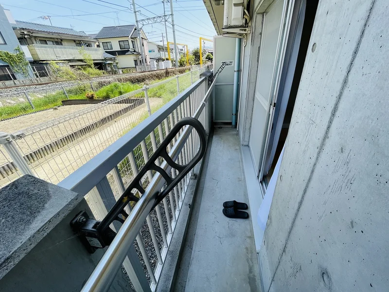 洗濯竿・スリッパ備え付☆入居中洗濯もできるので、コインランドリーに行かなくても大丈夫☆☆