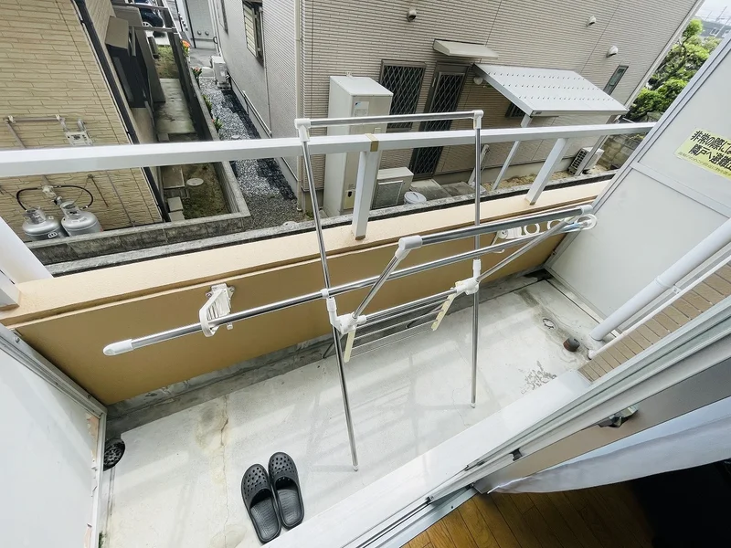 洗濯竿・スリッパ備え付☆入居中洗濯もできるので、コインランドリーに行かなくても大丈夫☆☆