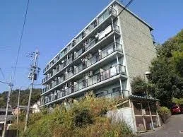 【外観画像】滋賀県東近江ウィークリーマンションは長期滞在に適しており、キッチン備品や洗濯機などの設備が完備。ホテルよりも割安で、旅行、転勤や長期出張、一時的な滞在先にオススメです♪