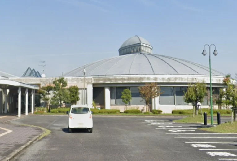 竜王町立図書館　車で１９分