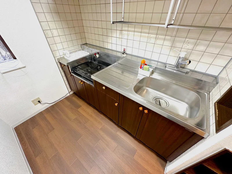 お箸、お鍋、包丁、お皿、ボウル、お玉、食器用洗剤、簡単な調理器具は各種取り揃えています♪