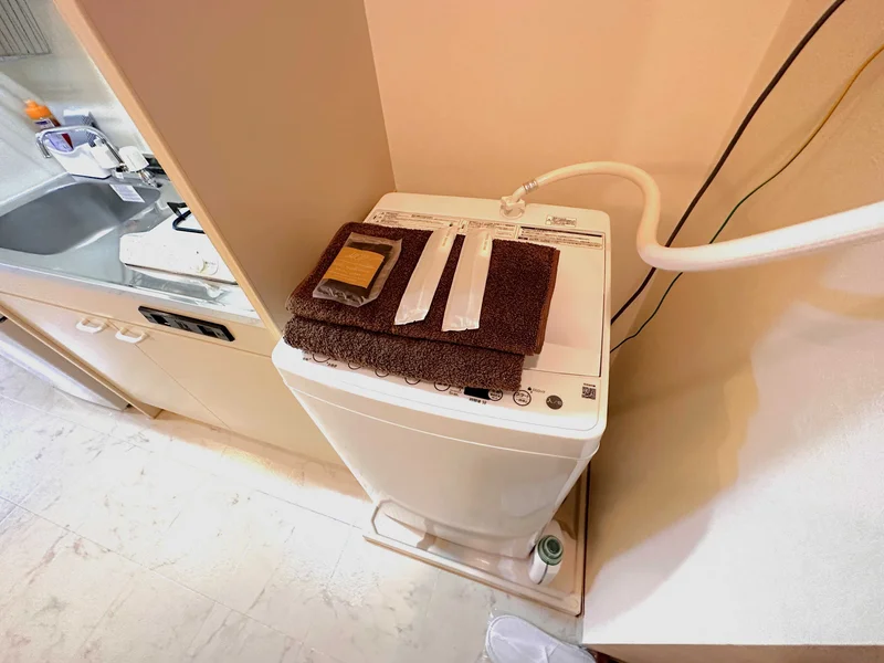 【洗濯機画像】ホテルと違い洗濯機がある生活は良いですね♪7日以上の利用なら岐阜駅前（北口）ウィークリーマンションをご利用下さい★洗濯洗剤も完備‼