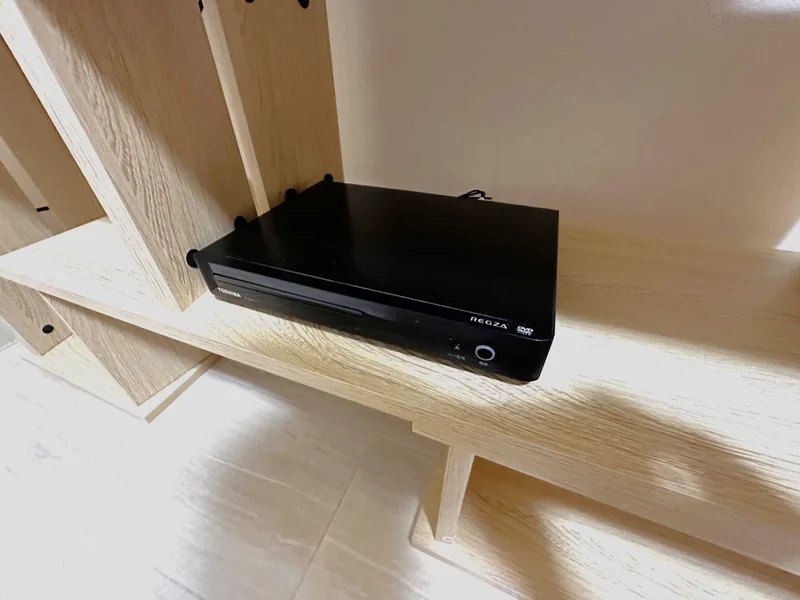【HDDレコーダー】岐阜駅前（北口）ウィークリーマンション、マンスリーマンションでは、HDD(ブルーレイ可)を完備しております。中長期の出張、旅行に便利なお部屋となります。