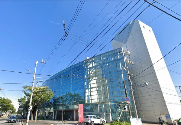 高松市博物館まで車で5分、1.8km。