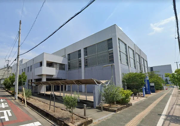 高松東公園プールまで車で10分、2.8km。