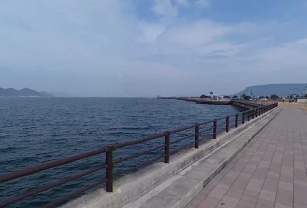 サンポートピア高松まで車で７分、1.9km。