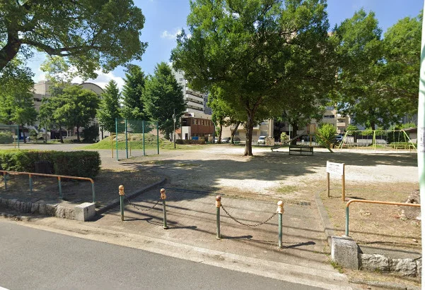 新栄公園　徒歩4分　290ｍ