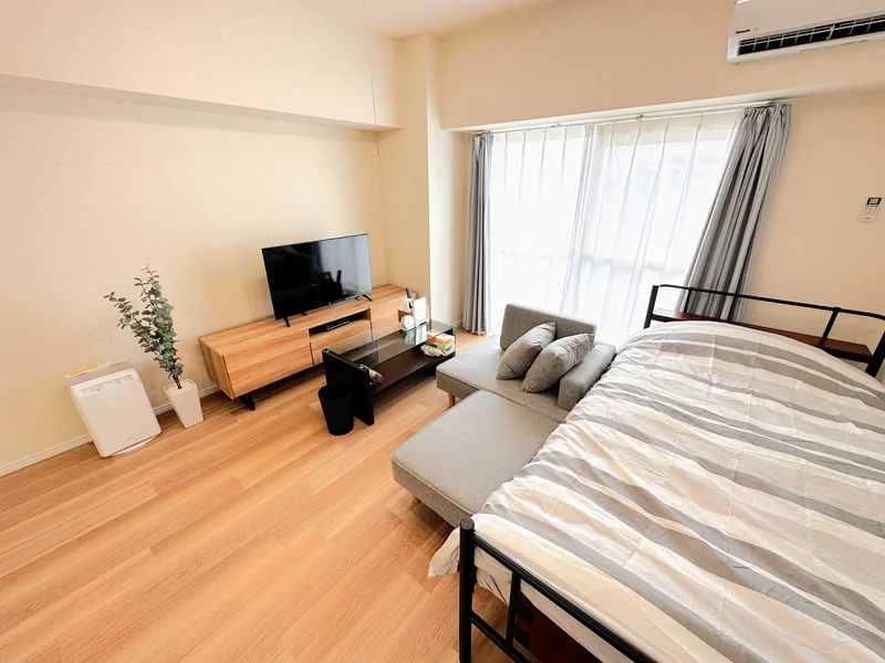 弊社のあすなろう四日市駅ウィークリーマンションおよびあすなろう四日市駅マンスリーマンションでは、ご利用いただく際に必要な家具や家電製品に加え、様々な備品を完備しております。これにより、ご利用当日から快適にお過ごしいただけるように配慮しております。