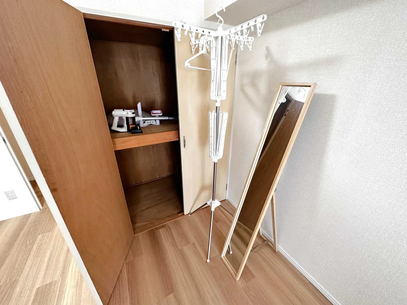 【収納画像】あすなろう四日市駅ウィークリーマンションの特徴は7日以上の短期、中期滞在だけでなく、あすなろう四日市駅エリアで1ヶ月以上、半年以上の長期にも適した部屋作りとなってます。