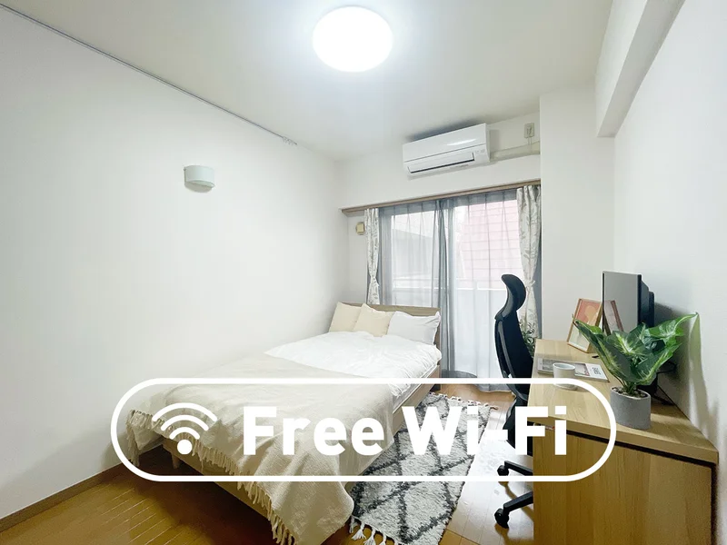 写真はお部屋のイメージです。ラグなどの室内装飾はございません。