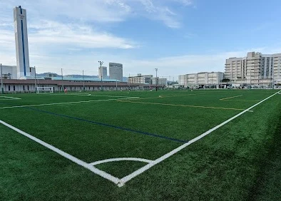 神戸市立港島南球技場まで車4分