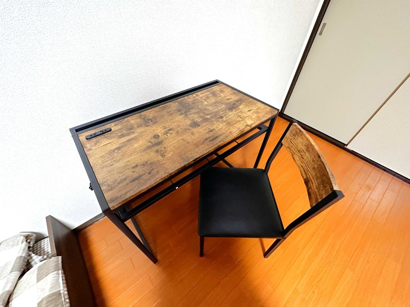 【PC作業デスク】岐阜駅前ウィークリーマンションでは、パソコンデスクが完備されております。また、岐阜駅前マンスリーマンションの大きな魅力の一つとして、充実した標準設備が挙げられます。追加料金は一切発生せず、快適な滞在をお約束いたします(^^)/
