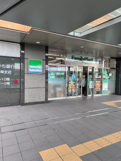 ファミリーマート 岐阜駅前店まで徒歩8分