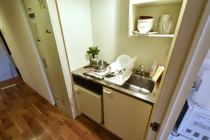 調理器具や食器類も多数標準品でご用意！　長期滞在でも自炊可能で健康面に考慮！